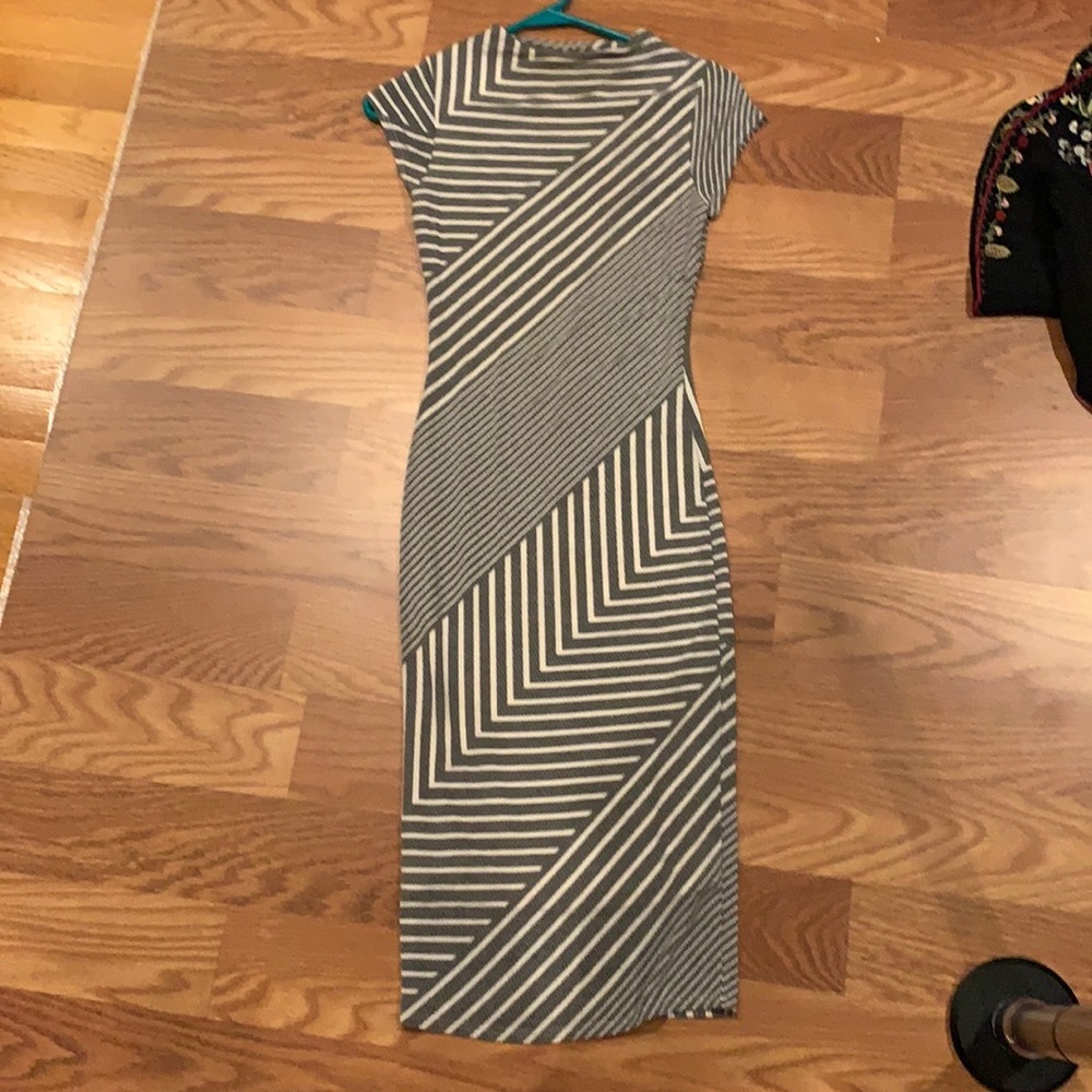 Gray & white pattern dress